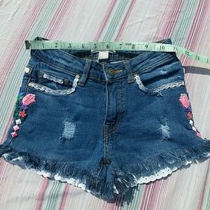 🎈SALE💰 Lacy, Studded, Distrsd Jean Shorty Shorts